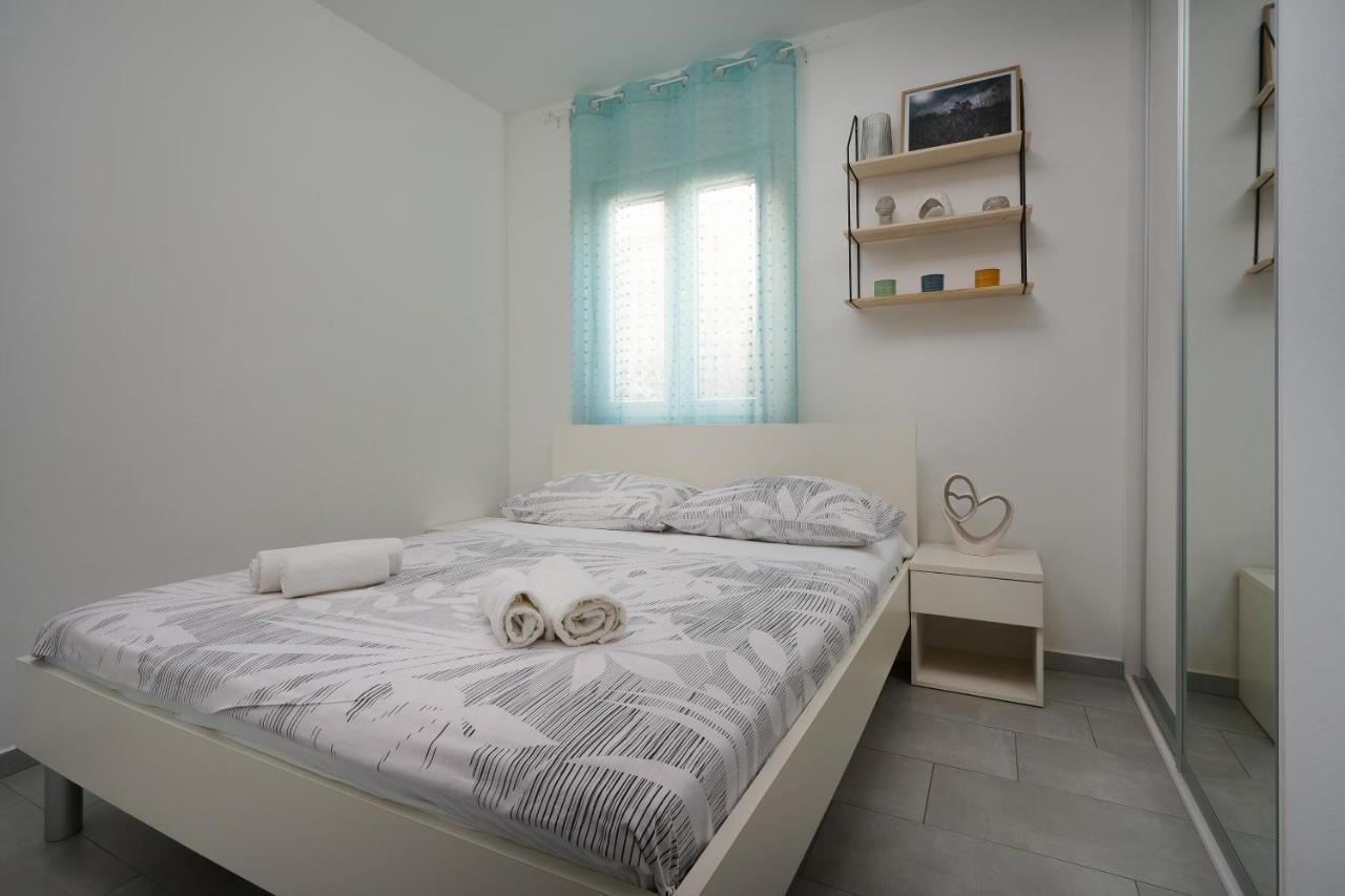 Apartments Elena Tia Медулин Экстерьер фото
