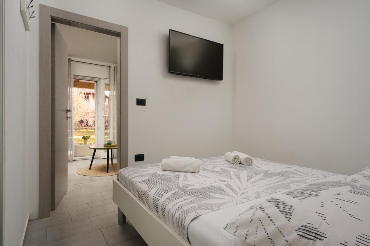 Apartments Elena Tia Медулин Экстерьер фото