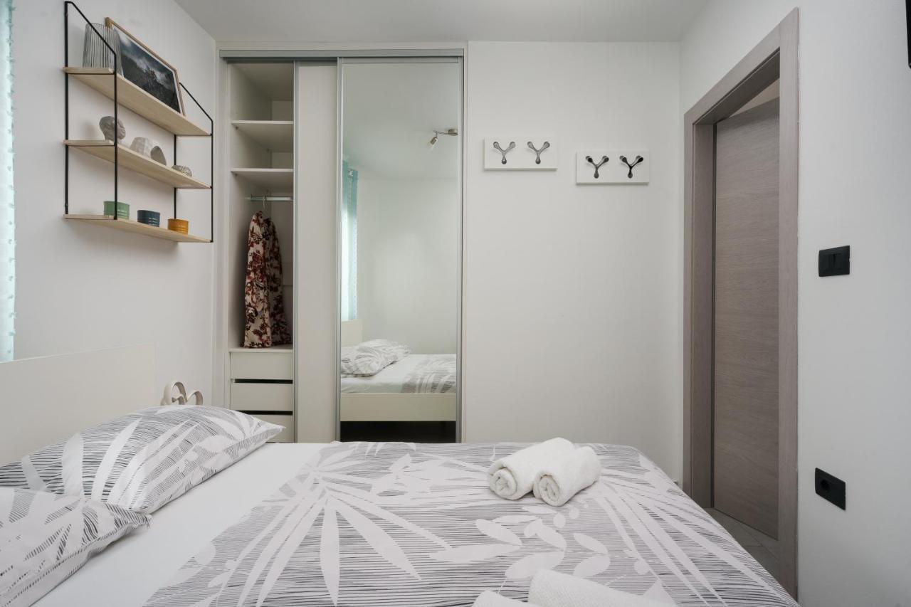 Apartments Elena Tia Медулин Экстерьер фото